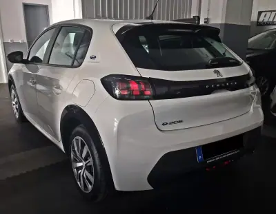 Peugeot e-208 2022 - 17750 EUR, 61000 km - 61000km - foto 4 de 23