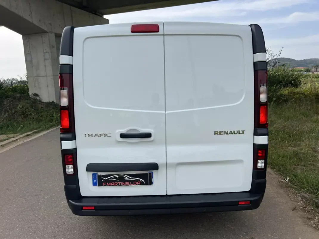 Renault TRAFIC 2.0 BlueDci L2H1 Longa Grand Confort 130 cv GPS 2022 - 21350 EUR, 46000 km - AUTO.MOTO.pt - 46000km - foto 10 de 34