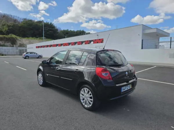 Renault Clio 2008 - 6490 EUR, 190000 km - AUTO.MOTO.pt - 190000km - foto 10 de 15