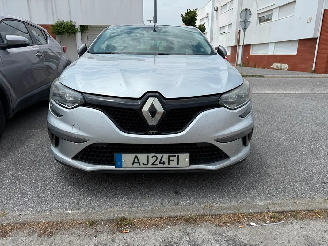 Renault Mégane 2018 - 12500 EUR, 232000 km - AUTO.MOTO.pt - 232000km - foto 1 de 15