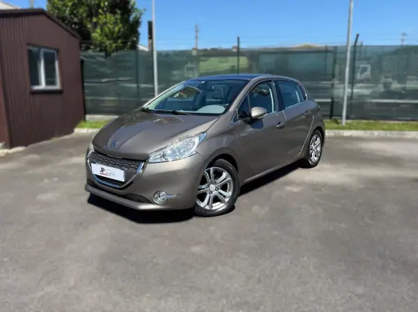 Peugeot 208 2012 - 8250 EUR, 221000 km - AUTO.MOTO.pt - 221000km - foto 2 de 21