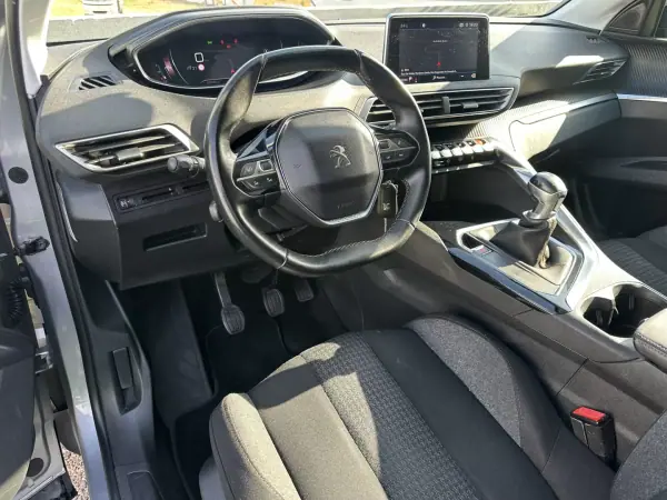 Peugeot 5008 2017 - 14900 EUR, 200000 km - AUTO.MOTO.pt - 200000km - foto 23 de 63