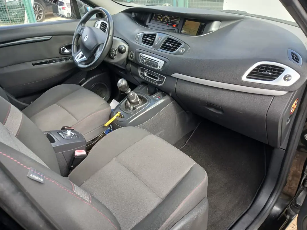 Renault Grand Scénic 2013 - 7600 EUR, 174425 km - AUTO.MOTO.pt - 174425km - foto 23 de 25