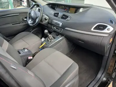 Renault Grand Scénic 2013 - 7600 EUR, 174425 km - AUTO.MOTO.pt - 174425km - foto 23 de 25