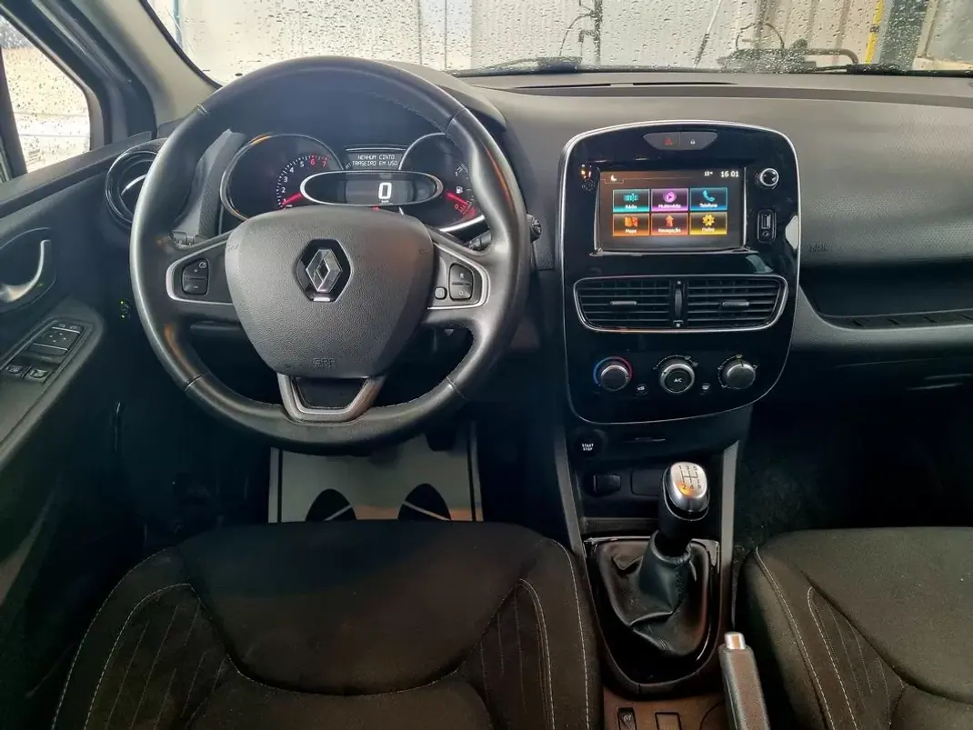 Renault Clio 2019 - 11500 EUR, 90000 km - AUTO.MOTO.pt - 90000km - foto 6 de 9