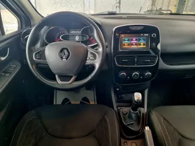 Renault Clio 2019 - 11500 EUR, 90000 km - AUTO.MOTO.pt - 90000km - foto 6 de 9