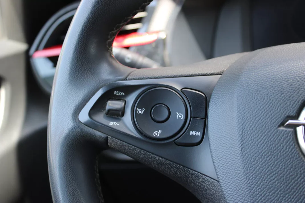 Opel Corsa 2022 - 14400 EUR, 76305 km - AUTO.MOTO.pt - 76305km - foto 17 de 21