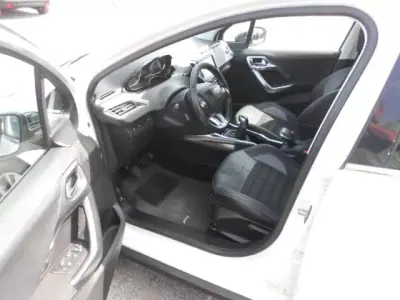 Peugeot 2008 2013 - 9900 EUR, 158211 km - AUTO.MOTO.pt - 158211km - foto 10 de 12