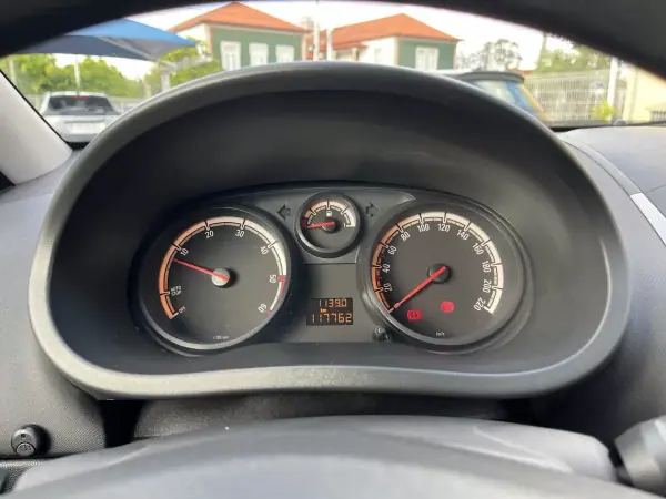 Opel Corsa 2011 - 6450 EUR, 117000 km - AUTO.MOTO.pt - 117000km - foto 15 de 50