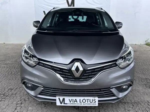 Renault Scénic 2017 - 12900 EUR, 177522 km - AUTO.MOTO.pt - 177522km - foto 2 de 9