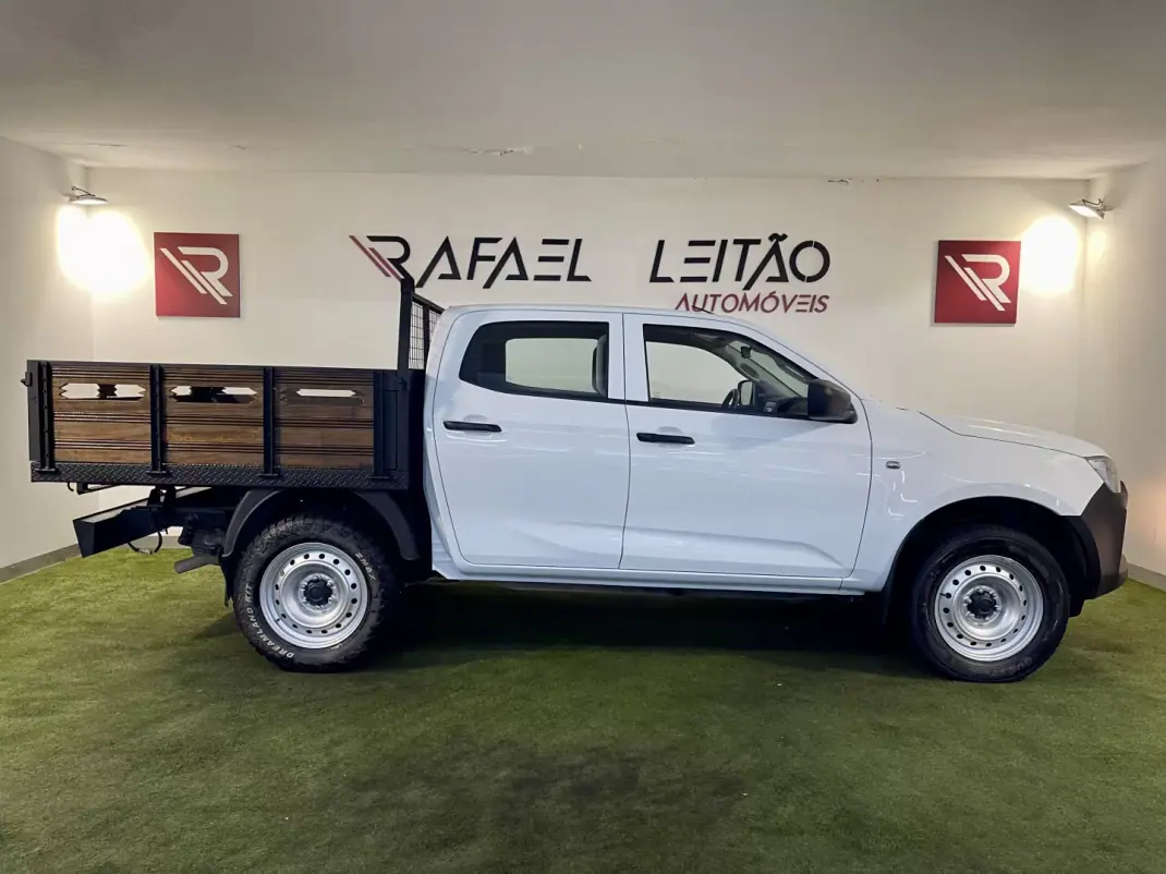 Isuzu D-Max 2023 - 32950 EUR, 32000 km - AUTO.MOTO.pt - 32000km - foto 7 de 26