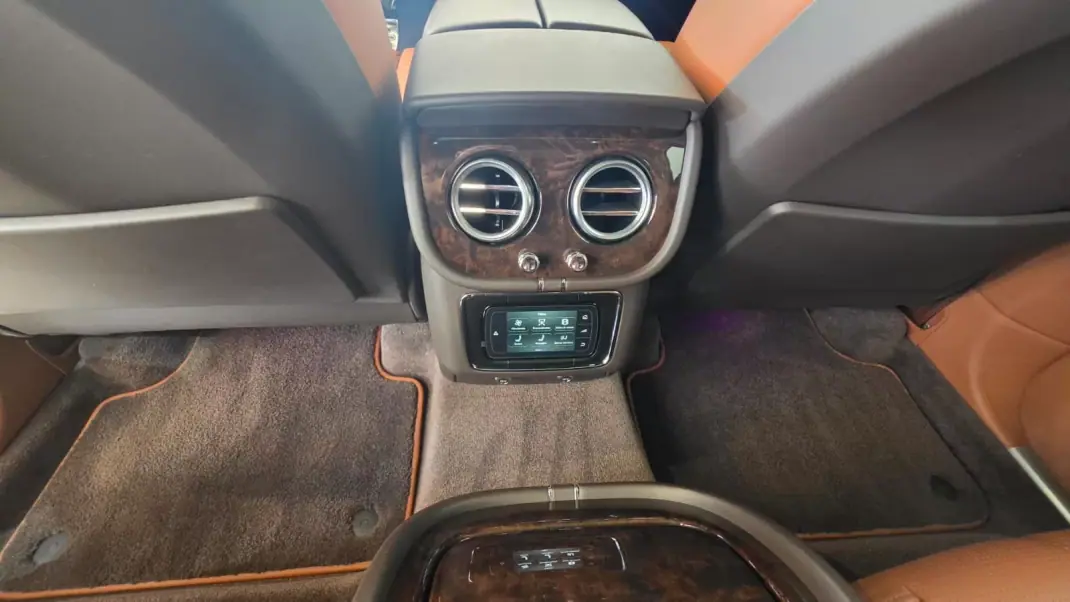 Bentley Bentayga 2020 - 185000 EUR, 62037 km - AUTO.MOTO.pt - 62037km - foto 19 de 31