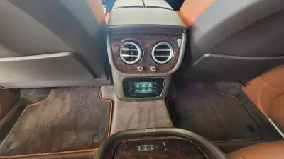 Bentley Bentayga 2020 - 185000 EUR, 62037 km - AUTO.MOTO.pt - 62037km - foto 19 de 31