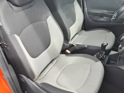 Renault Captur 2016 - 11450 EUR, 165268 km - AUTO.MOTO.pt - 165268km - foto 21 de 41