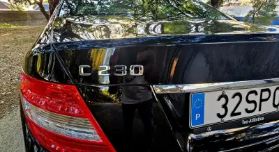 Mercedes-Benz C 230 2009 - 14990 EUR, 214000 km - AUTO.MOTO.pt - 214000km - foto 13 de 26