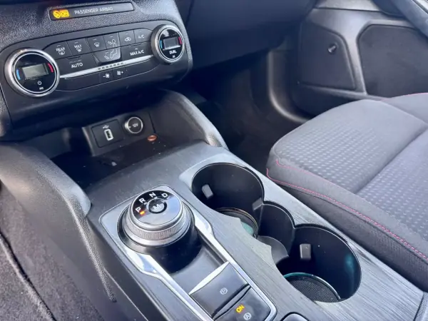 Ford Focus 2019 - 13900 EUR, 129500 km - AUTO.MOTO.pt - 129500km - foto 17 de 19