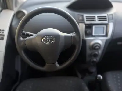 Toyota Yaris 2008 - 6500 EUR, 220615 km - AUTO.MOTO.pt - 220615km - foto 13 de 18