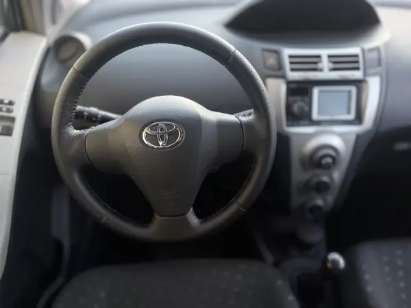 Toyota Yaris 2008 - 6500 EUR, 220615 km - AUTO.MOTO.pt - 220615km - foto 13 de 18