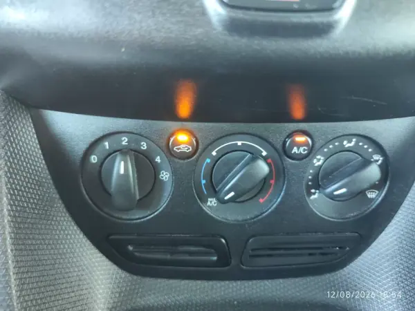 Ford Transit 2015 - 9780 EUR, 132500 km - AUTO.MOTO.pt - 132500km - foto 27 de 29