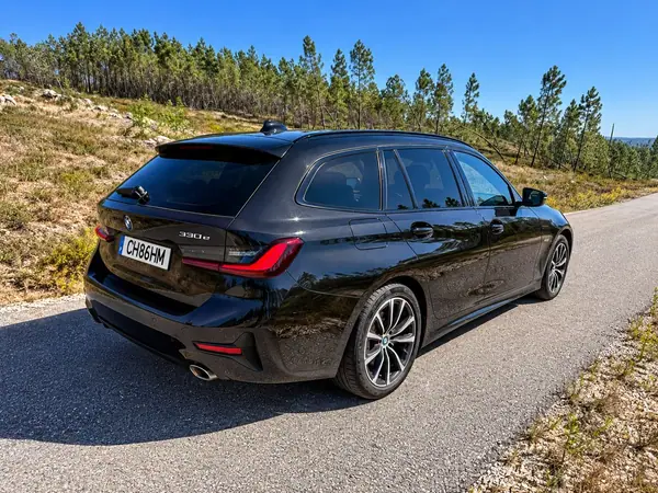 BMW 330e 330e xDrive 2021 Híbrido (Gasolina)