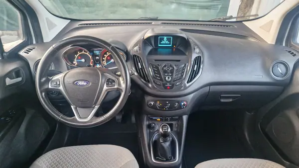 Ford Courier 2017 - 9150 EUR, 72862 km - AUTO.MOTO.pt - 72862km - foto 12 de 15