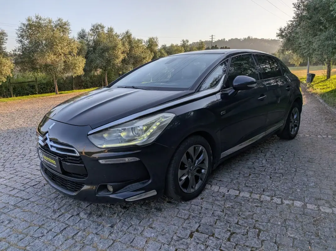 DS DS5 2014 - 10900 EUR, 19800 km - 19800km - foto 6 de 16