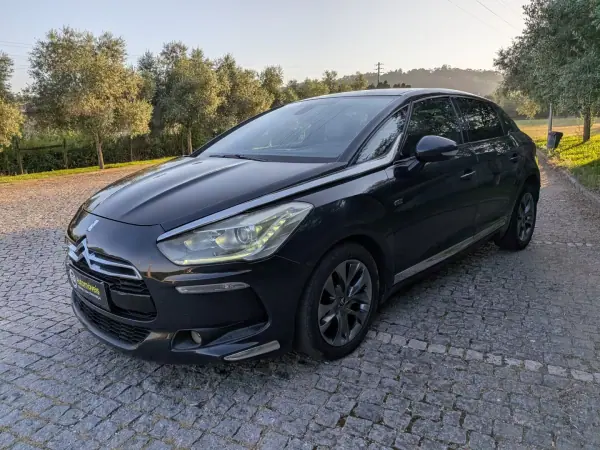 DS DS5 2014 - 10900 EUR, 19800 km - AUTO.MOTO.pt - 19800km - foto 6 de 16