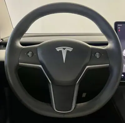 Tesla Model 3 2023 - 29750 EUR, 68000 km - AUTO.MOTO.pt - 68000km - foto 20 de 44