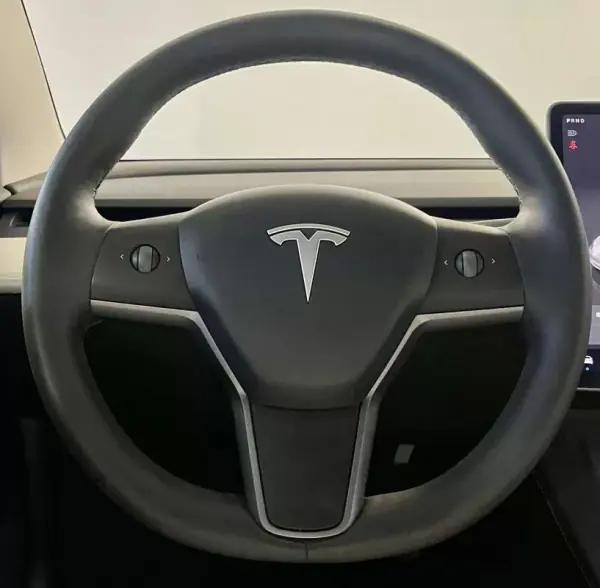 Tesla Model 3 2023 - 29750 EUR, 68000 km - AUTO.MOTO.pt - 68000km - foto 20 de 44