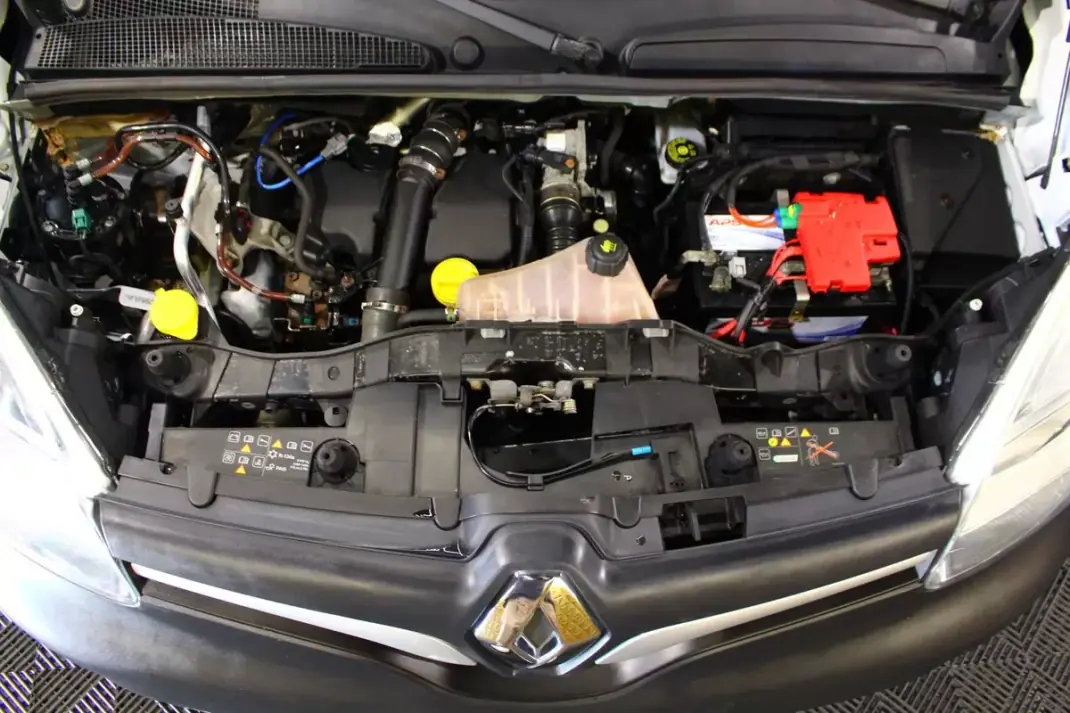 Renault 2019 - 9450 EUR, 190000 km - AUTO.MOTO.pt - 190000km - foto 22 de 23