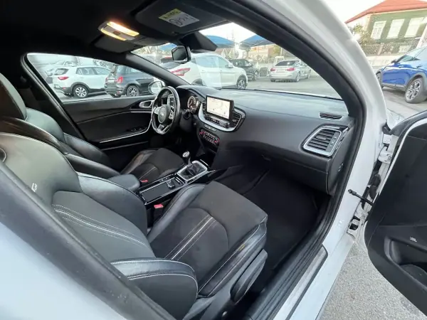 Kia ProCeed 2022 - 19450 EUR, 92000 km - AUTO.MOTO.pt - 92000km - foto 29 de 51