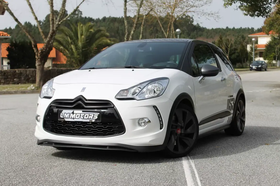 Citroën DS3 2012 - 17900 EUR, 52000 km - AUTO.MOTO.pt - 52000km - foto 1 de 33