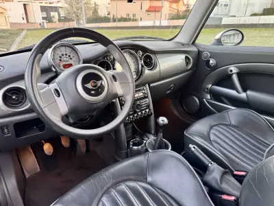 MINI 3 Portas 2006 - 6900 EUR, 160000 km - AUTO.MOTO.pt - 160000km - foto 15 de 26