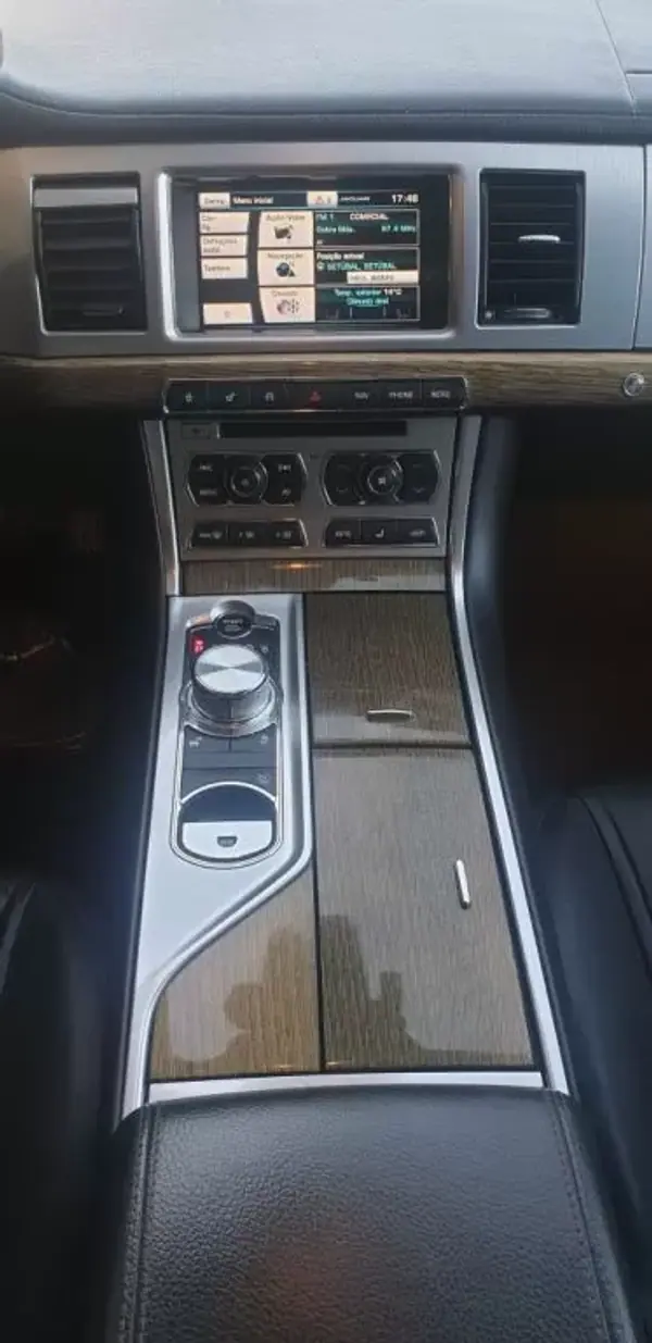 Jaguar XF Sportbrake 2015 - 19990 EUR, 179000 km - AUTO.MOTO.pt - 179000km - foto 19 de 29
