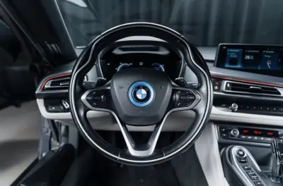 BMW i8 2015 - 69000 EUR, 91500 km - AUTO.MOTO.pt - 91500km - foto 10 de 17
