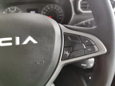 Dacia Duster 2023 - 16750 EUR, 65400 km - AUTO.MOTO.pt - 65400km - foto 26 de 35