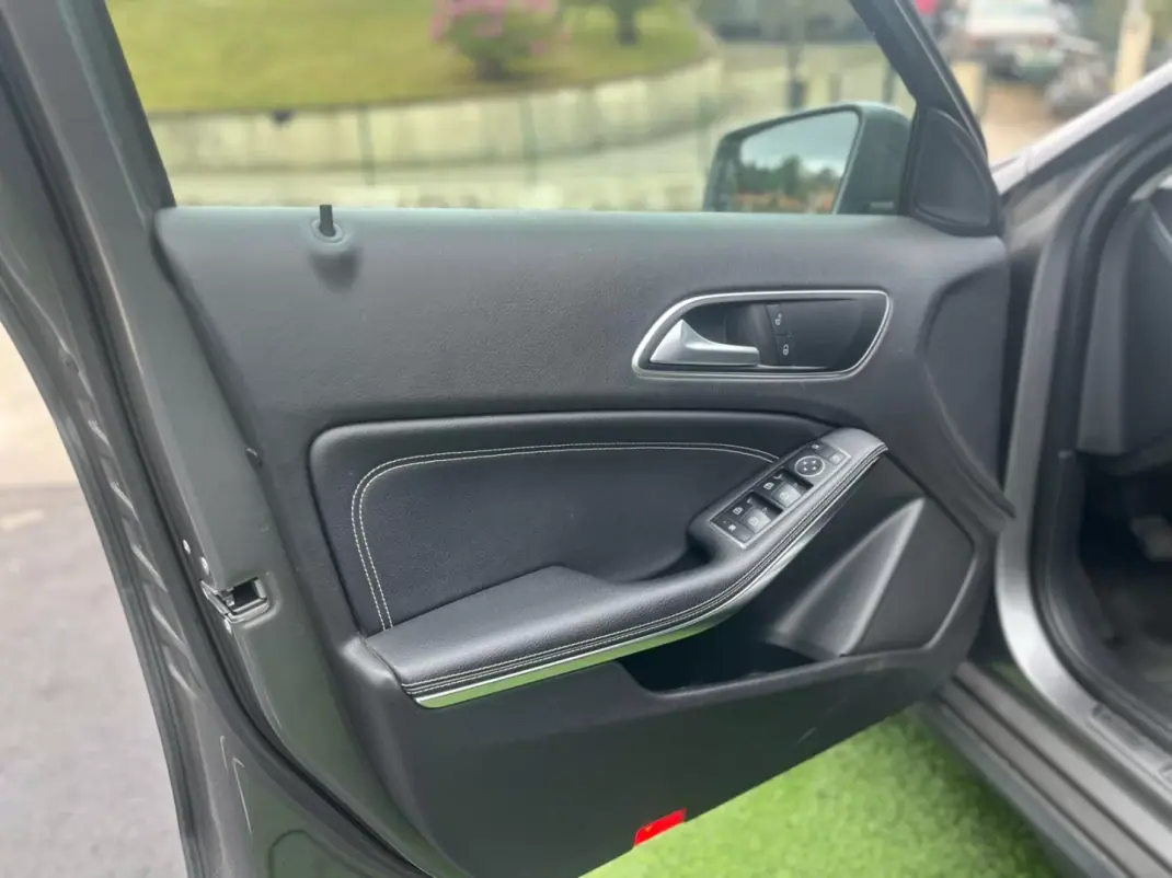 Mercedes-Benz GLA 180 2017 - 18990 EUR, 151000 km - AUTO.MOTO.pt - 151000km - foto 8 de 13