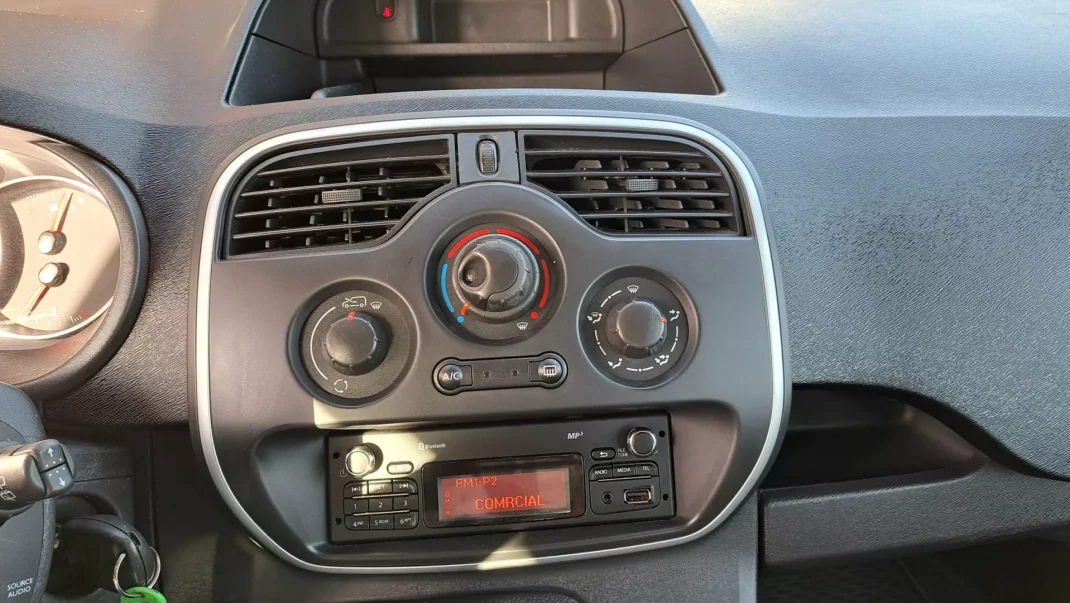 Renault Kangoo 1.5 DCi Maxi 2019 - 18900 EUR, 210580 km - AUTO.MOTO.pt - 210580km - foto 20 de 28