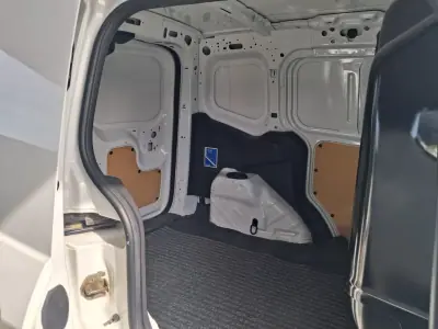 Ford Transit Courier 2019 - 9700 EUR, 214000 km - AUTO.MOTO.pt - 214000km - foto 9 de 15