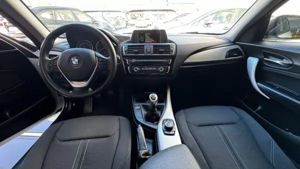 BMW 114 2017 - 15500 EUR, 125000 km - AUTO.MOTO.pt - 125000km - foto 15 de 19