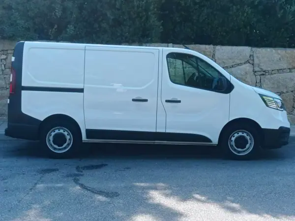 Renault Trafic 2023 - 22990 EUR, 96500 km - AUTO.MOTO.pt - 96500km - foto 3 de 16