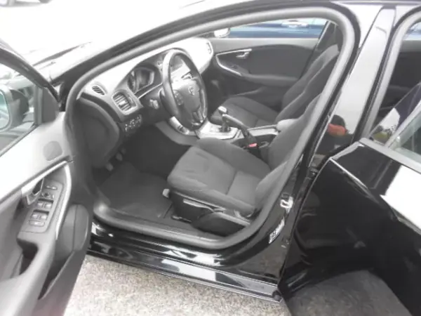 Volvo 121 2017 - 14900 EUR, 157026 km - AUTO.MOTO.pt - 157026km - foto 8 de 13