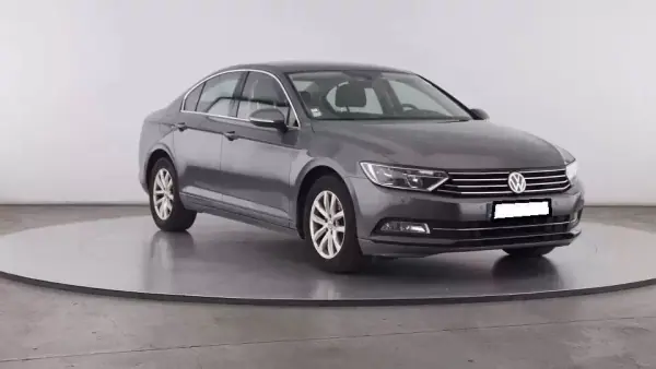 Volkswagen Passat 2016 - 9250 EUR, 190000 km - AUTO.MOTO.pt - 190000km - foto 3 de 23