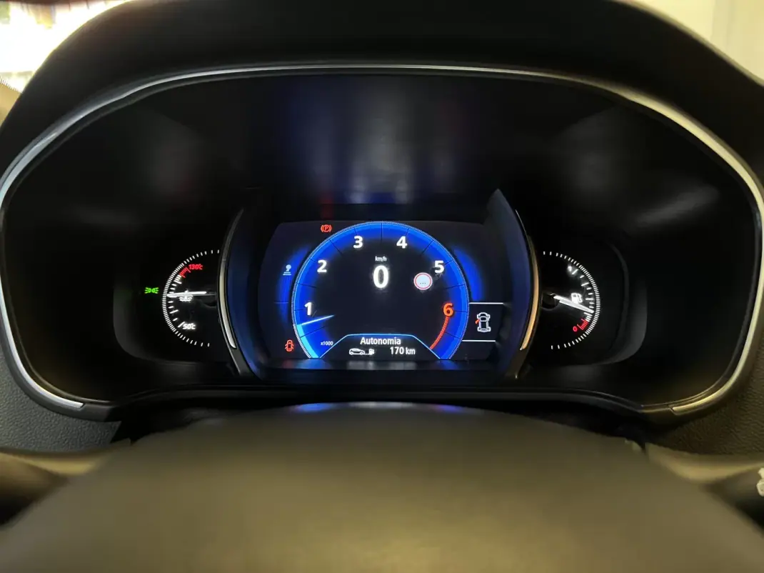 Renault Mégane 2016 - 12990 EUR, 130000 km - AUTO.MOTO.pt - 130000km - foto 26 de 37