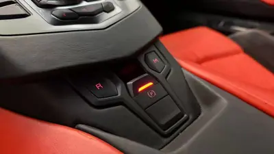 Lamborghini Aventador 2012 - 349900 EUR, 17929 km - AUTO.MOTO.pt - 17929km - foto 24 de 39