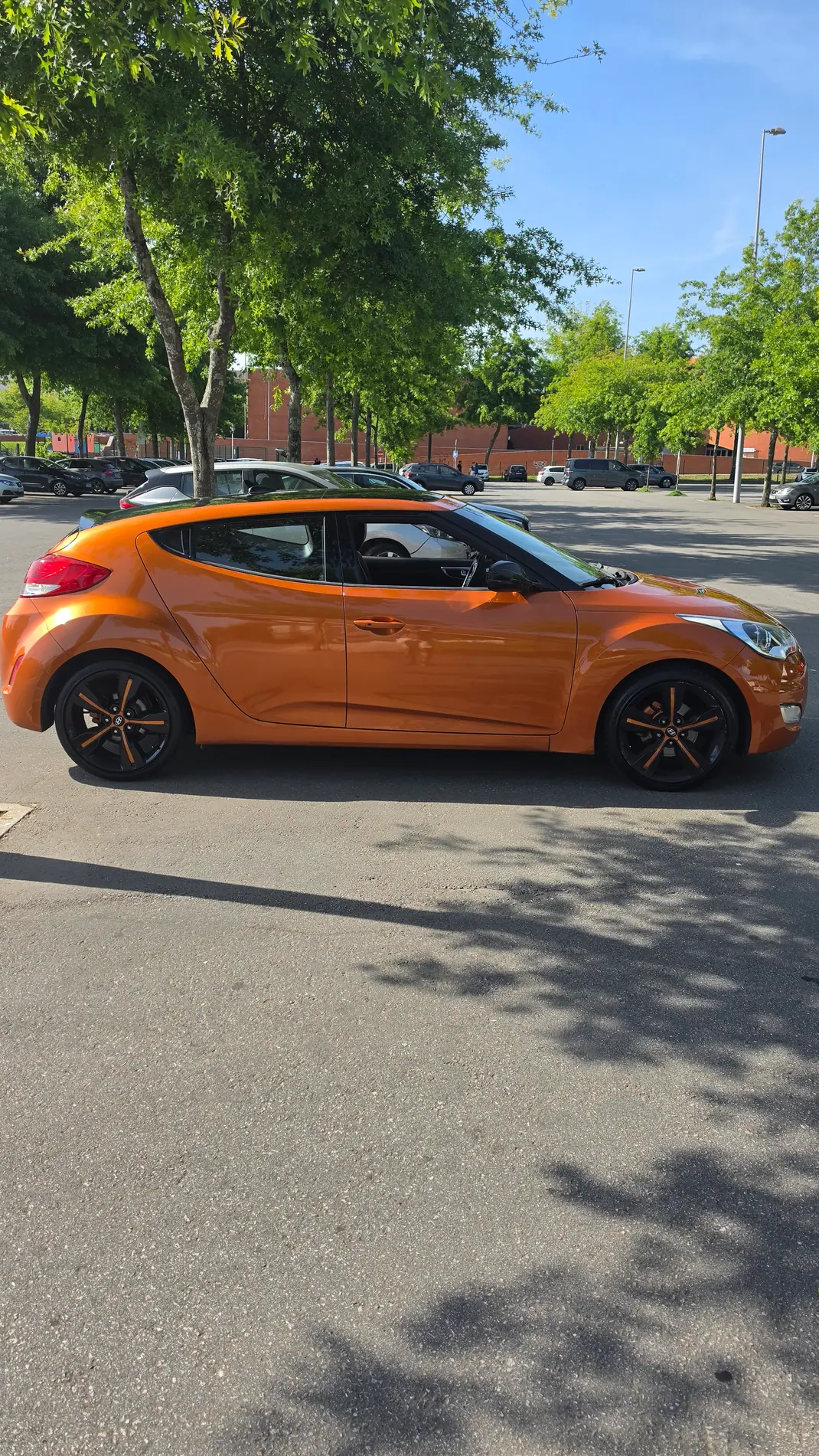 Hyundai Veloster 2012 - 10000 EUR, 150000 km - AUTO.MOTO.pt - 150000km - foto 7 de 17
