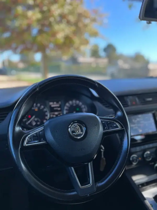 Skoda Octavia 2016 - 10500 EUR, 200000 km - AUTO.MOTO.pt - 200000km - foto 7 de 10