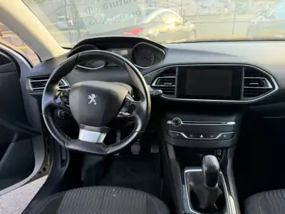 Peugeot 308 SW 2015 - 12900 EUR, 162000 km - AUTO.MOTO.pt - 162000km - foto 10 de 13