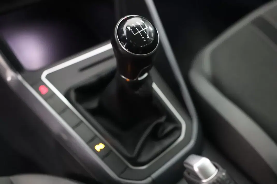 Volkswagen Polo 2018 - 15900 EUR, 130000 km - AUTO.MOTO.pt - 130000km - foto 8 de 20