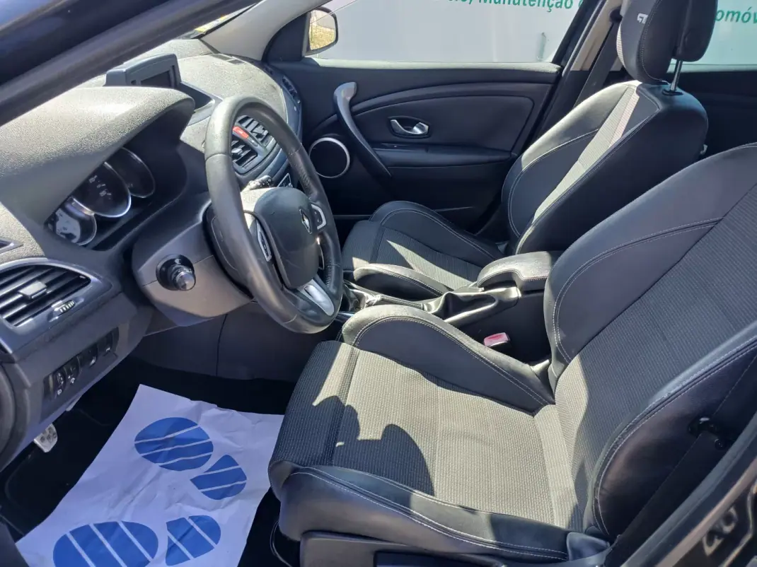 Renault Mégane 2010 - 7800 EUR, 122607 km - AUTO.MOTO.pt - 122607km - foto 14 de 29